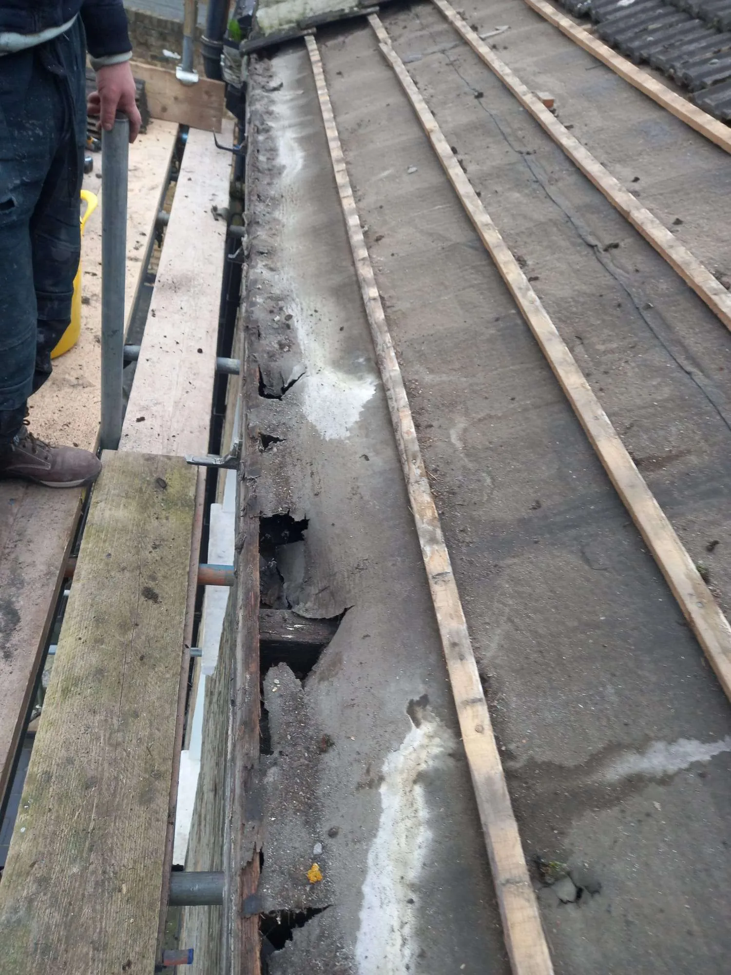 Fibreglass flat roof with London skyline views — commercial project