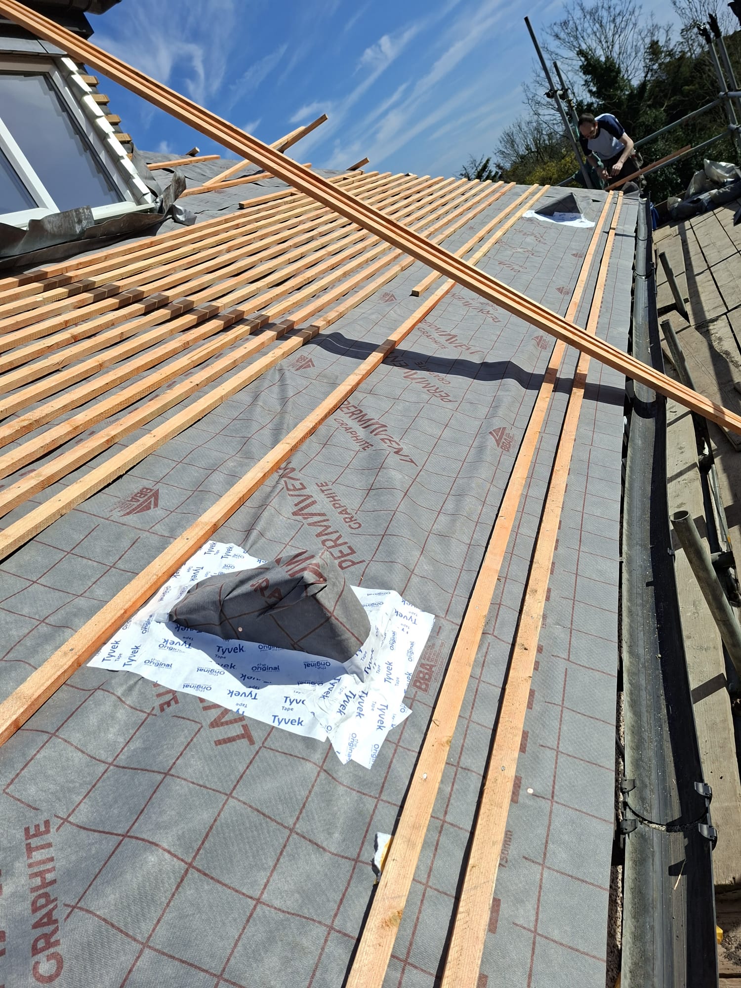 Tyvek breathable membrane with timber battens during roof replacement